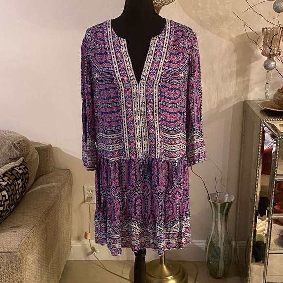 BCBGMaxAzria Dresses & Skirts - BCBGMaxAzria Pink and Blue Paisley Dress